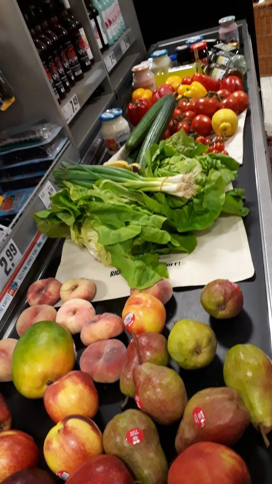 Frisches Obst, Gemüse und Milchprodukte liegen an der Supermarktkasse bereit zur Bezahlung. | © DAV Dortmund