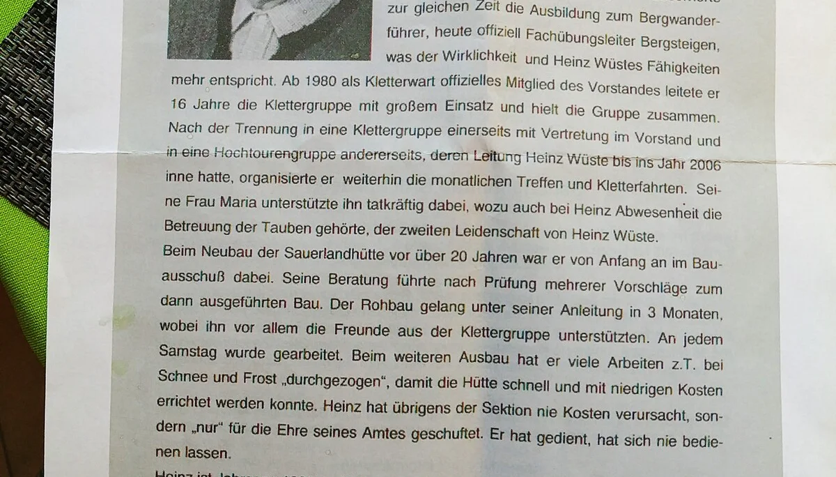 Artikel mit Bild eines älteren Mannes über seine Verdienste in der DAV-Sektion. | © DAV Dortmund