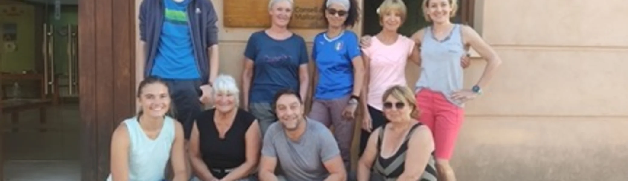 Gruppe von neun Personen vor dem Kletterzentrum "Pont Roma" | © DAV Dortmund