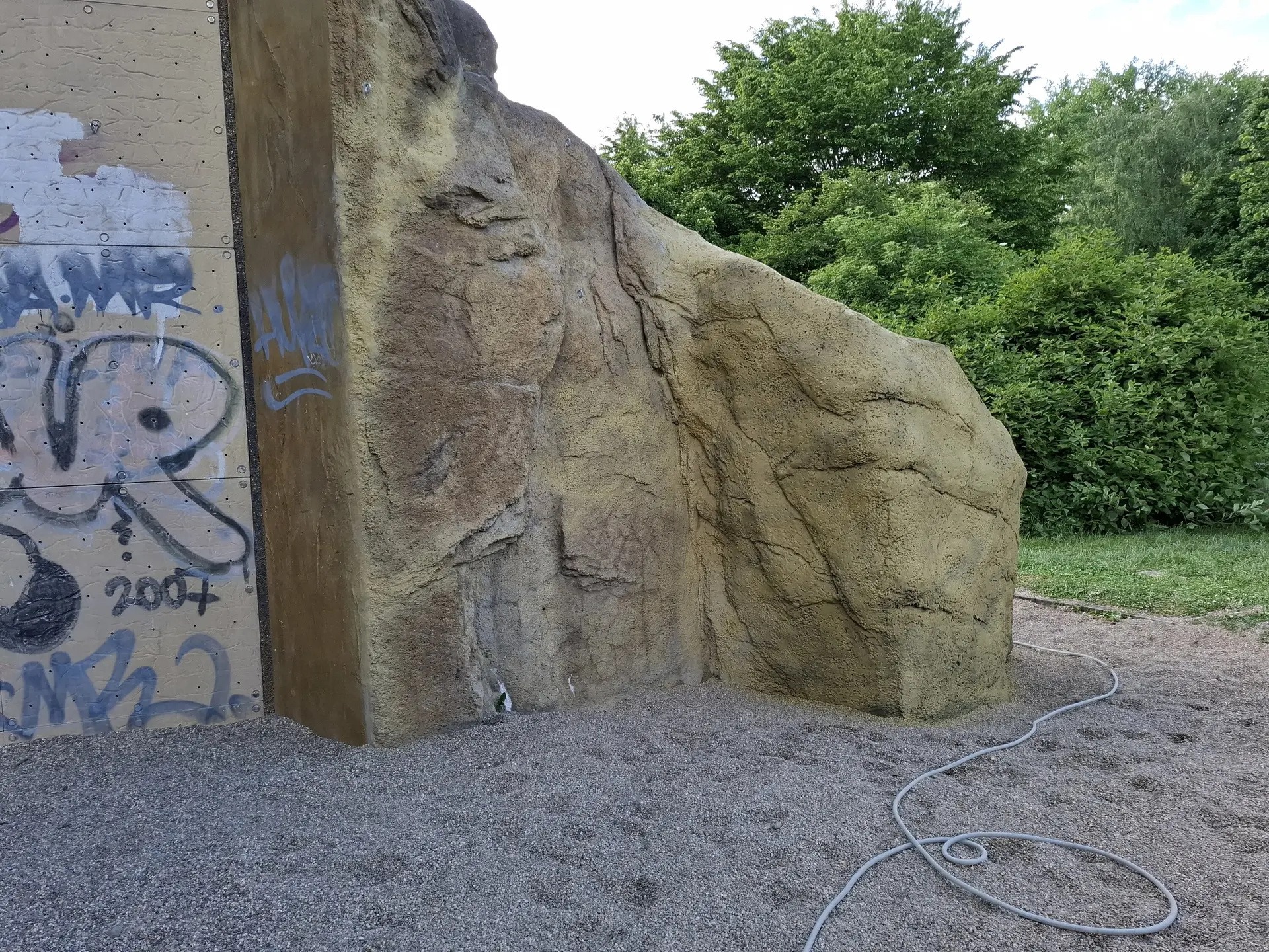 Rechte Seite der Boulderblock des Kletterturms | © DAV Dortmund