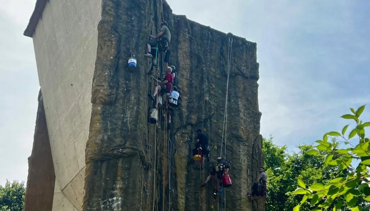 Weiter Anblick über der Kletterturm. Neue Routen sind geschraubt. | © DAV Dortmund