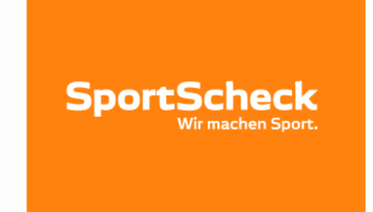 Orangefarbenes Logo mit weißem Text „SportScheck – Wir machen Sport“. | © SportScheck