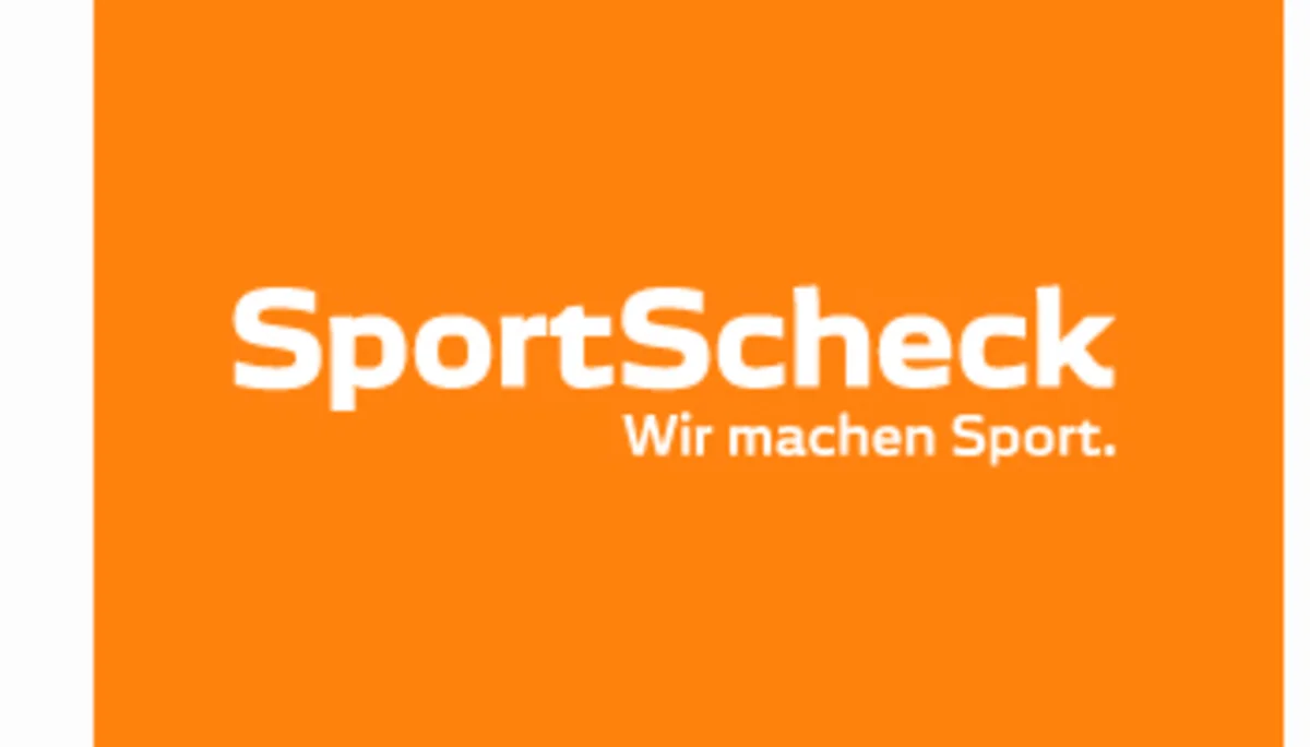 Orangefarbenes Logo mit weißem Text „SportScheck – Wir machen Sport“. | © SportScheck