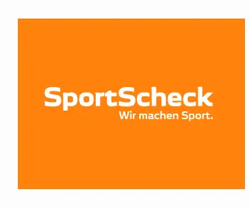 Orangefarbenes Logo mit weißem Text „SportScheck – Wir machen Sport“. | © SportScheck