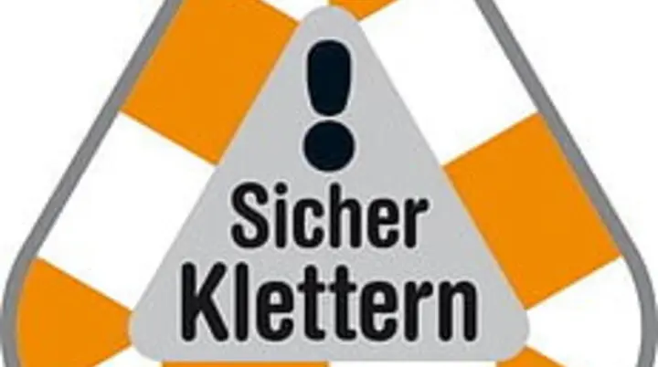 Dreieckiges Schild mit orangem Rand, Ausrufezeichen und Text „Sicher Klettern“, DAV-Logo unten. | © DAV