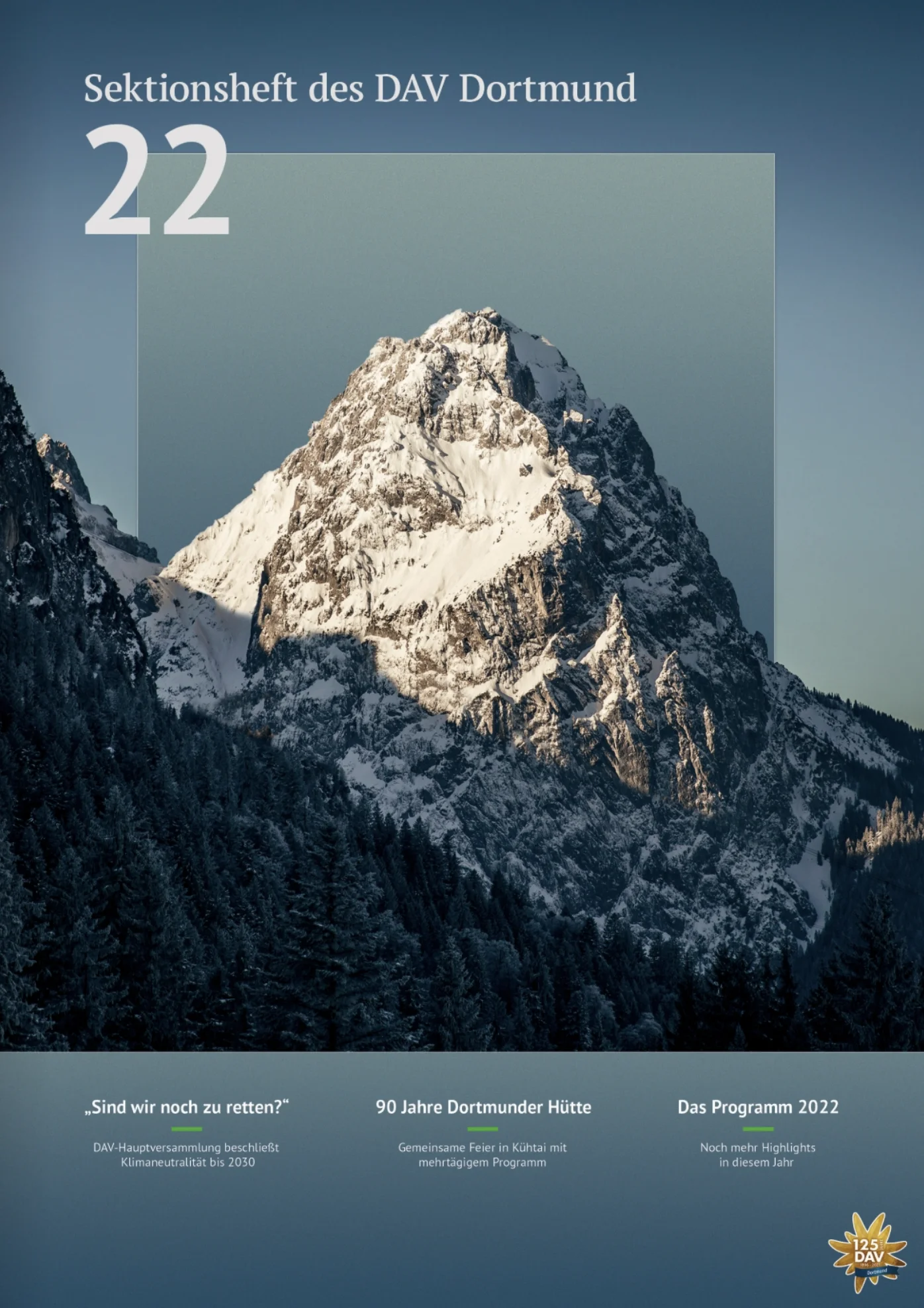 Titelbild des Sektionshefts 2022 mit dem Zugspitzmassiv, dunkelblauer Hintergrund. | © DAV Dortmund