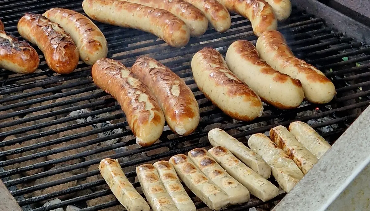 Würstchen auf einem Grill | © DAV Dortmund