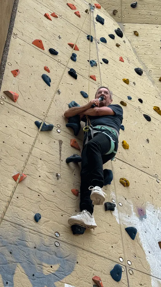 Kletterer mit Mikrofon | © DAV Dortmund