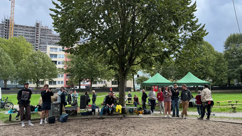 Besucherinnen beim Kletterturmfest | © DAV Dortmund
