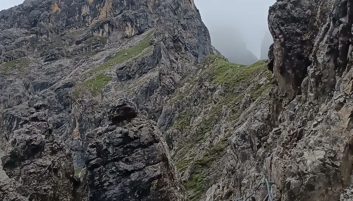 felsige Bergspitze im Nebel | © DAV Dortmund