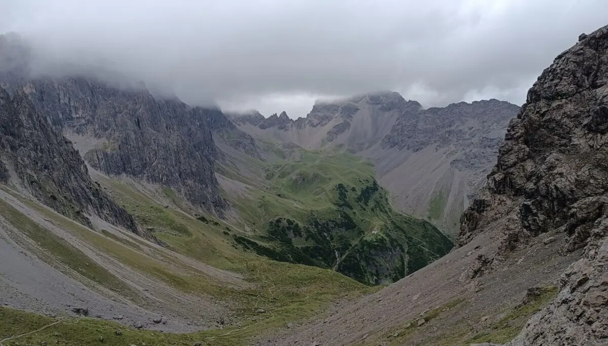 tiefhängende Wolken in den Bergen | © DAV Dortmund