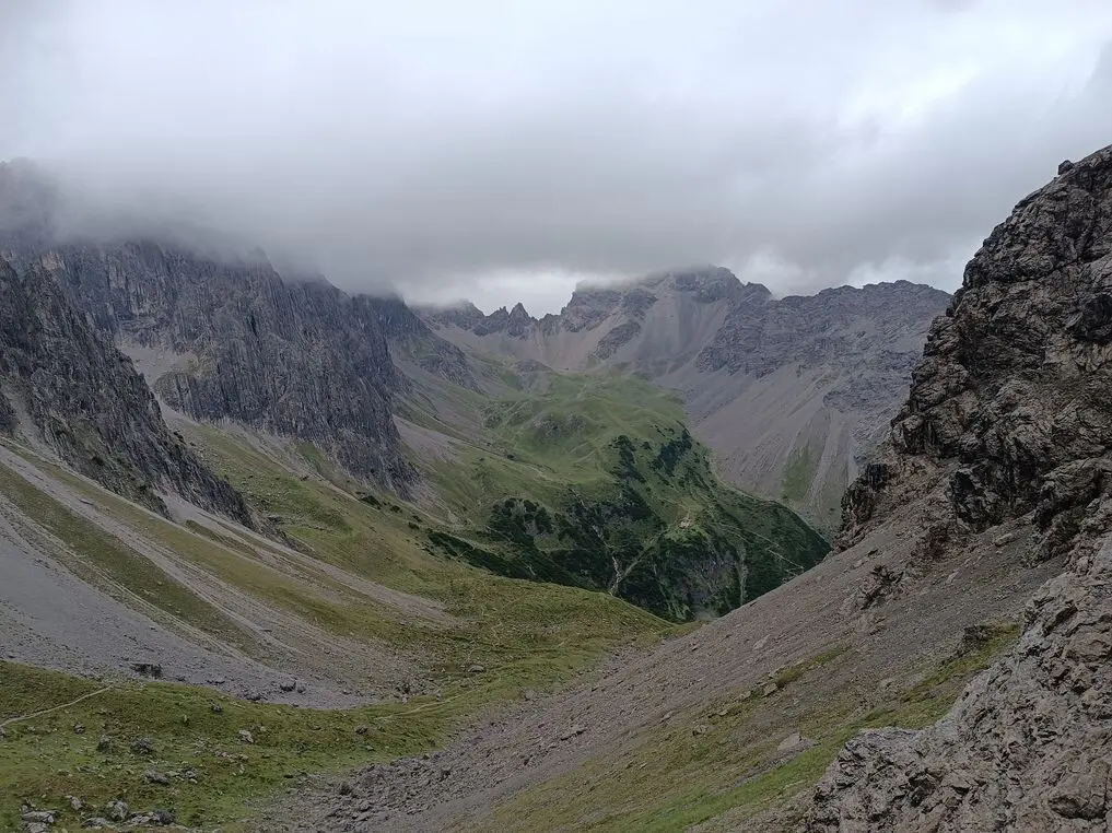 tiefhängende Wolken in den Bergen | © DAV Dortmund