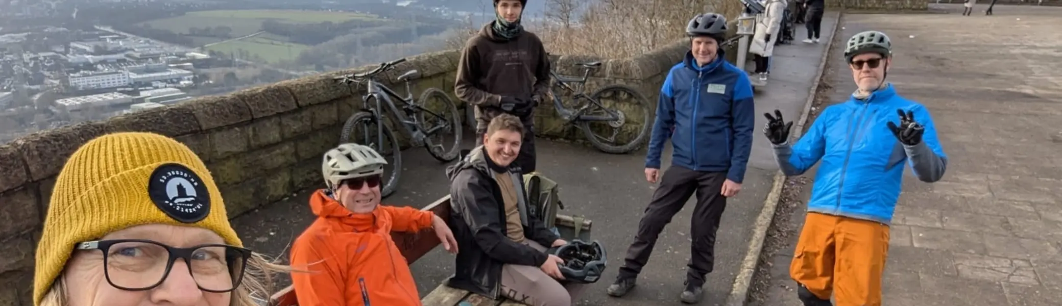 6 Männer mit Fahrradhelmen, Fernsicht, Hohensyburg | © DAV Dortmund