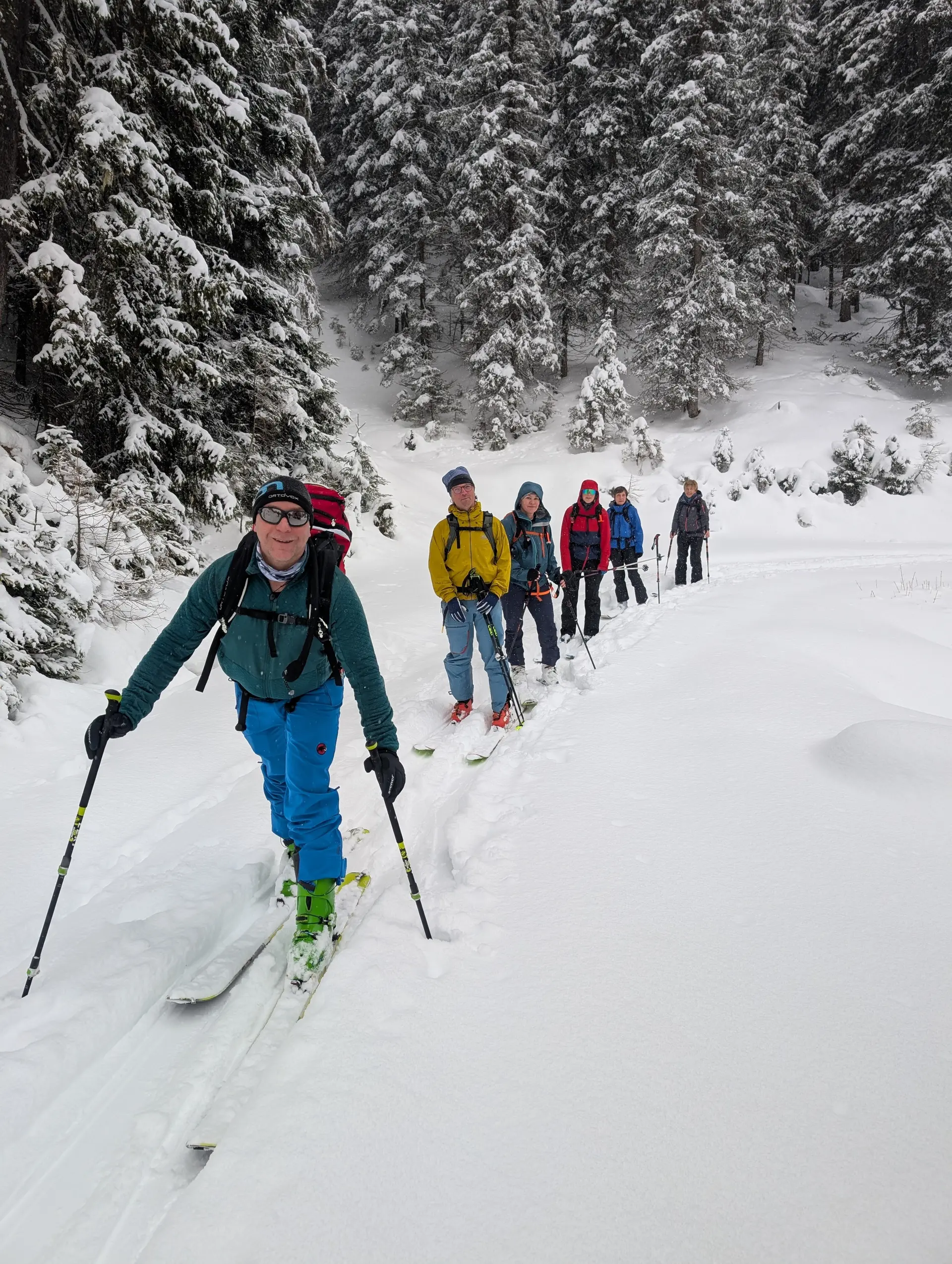 Skitourengeher im Wald | © DAV Dortmund
