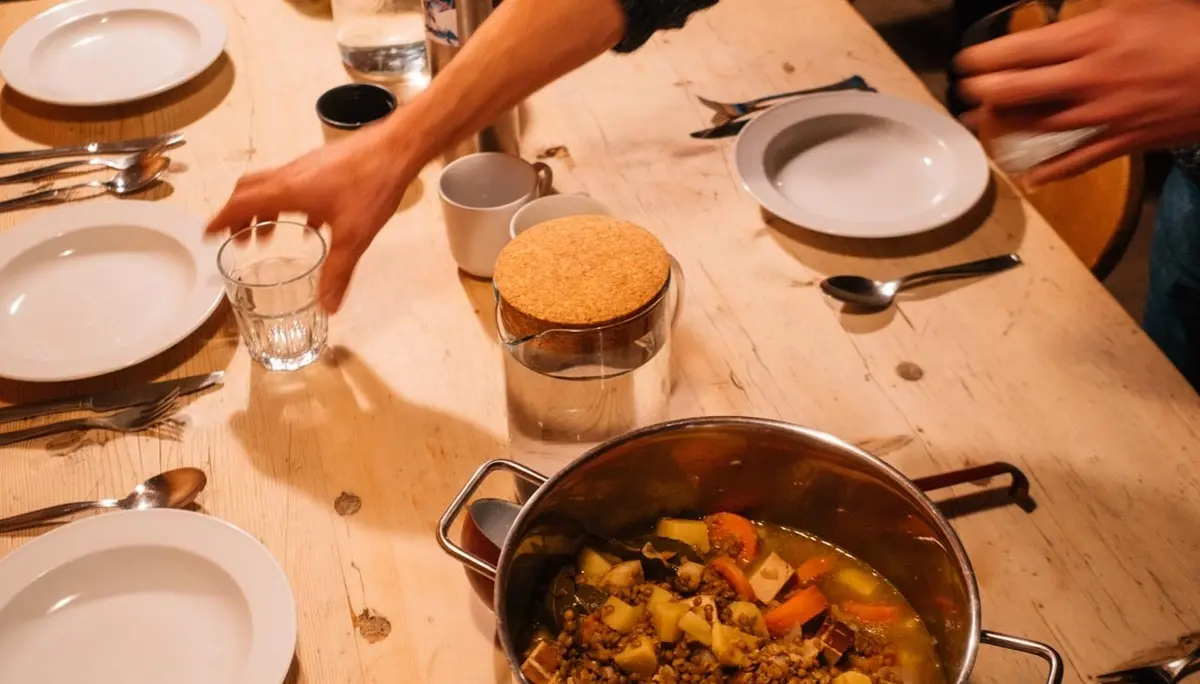Ein gedeckter Tisch mit Suppe | © Tim Hilbrand