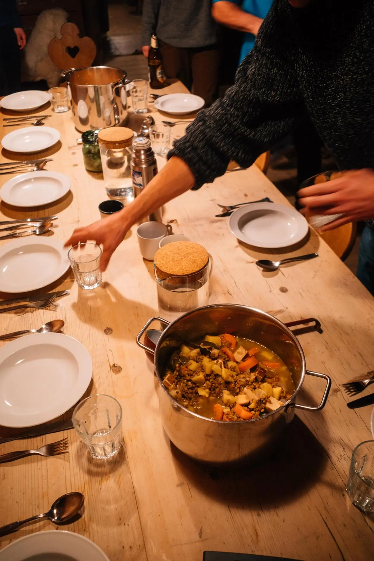 Ein gedeckter Tisch mit Suppe | © Tim Hilbrand