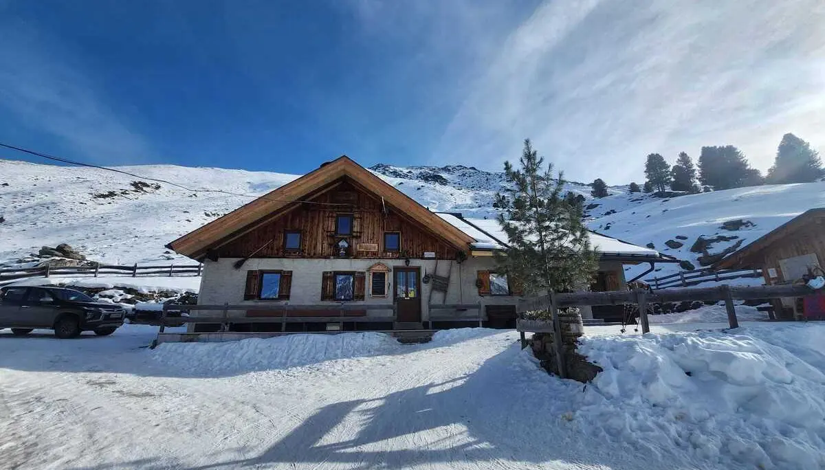 Almgebäude im Schnee | © DAV Dortmund